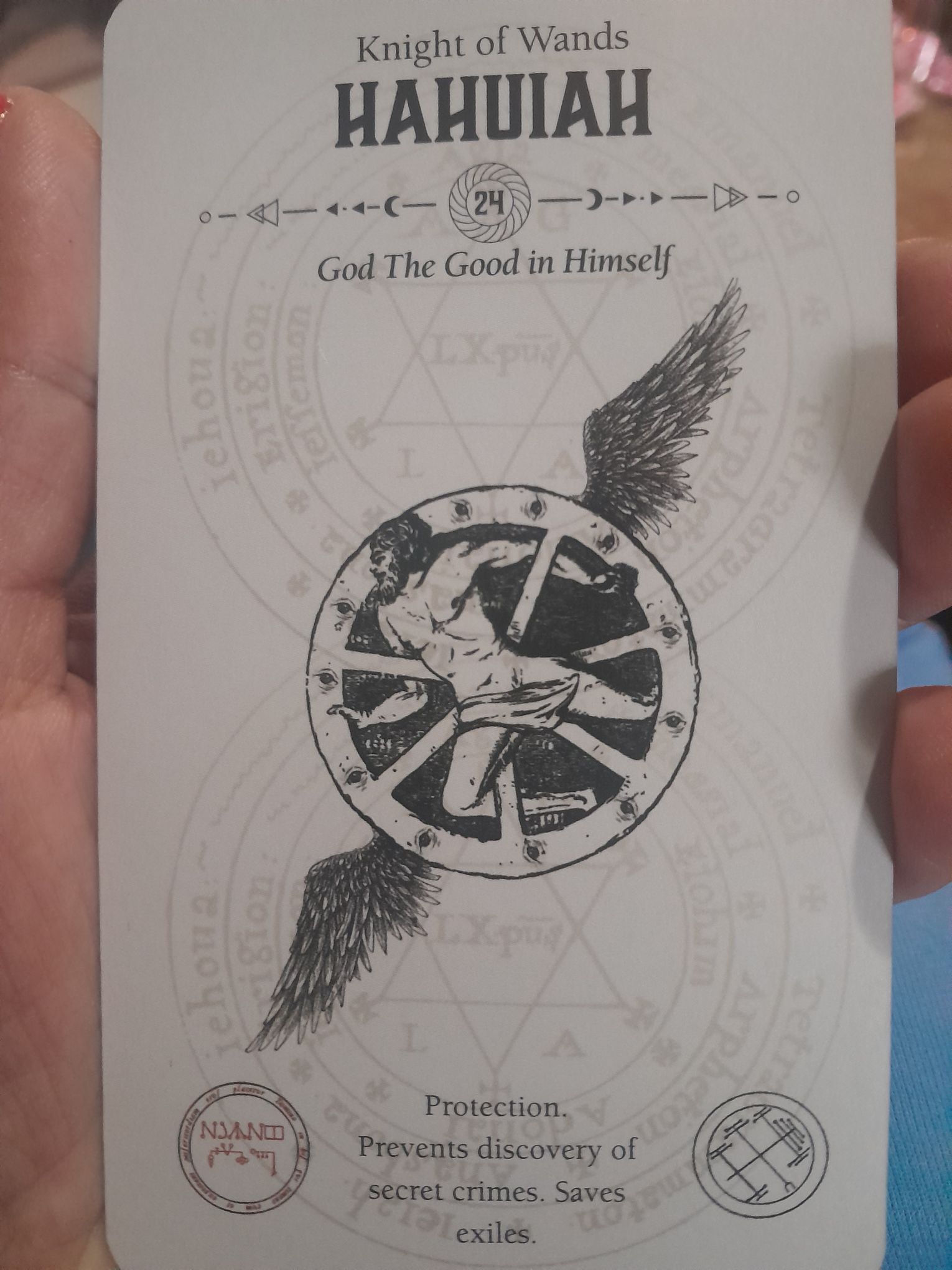 Carta del ángel Hahuiah, Hauiah o Chahuiah número 24 del Shem HaMephorash en Angel Tarot de Travis McHenry